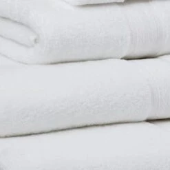 B&M Signature Zero Twist Bath Towel - White 7 B&M Signature Zero Twist Bath Towel - White -B&M 317203 315205 317208 317210 Signature Zero Twist white towels 2
