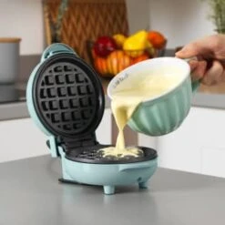 Giles & Posner Mini Waffle Maker -B&M 395094 giles and posner mini waffle maker 2